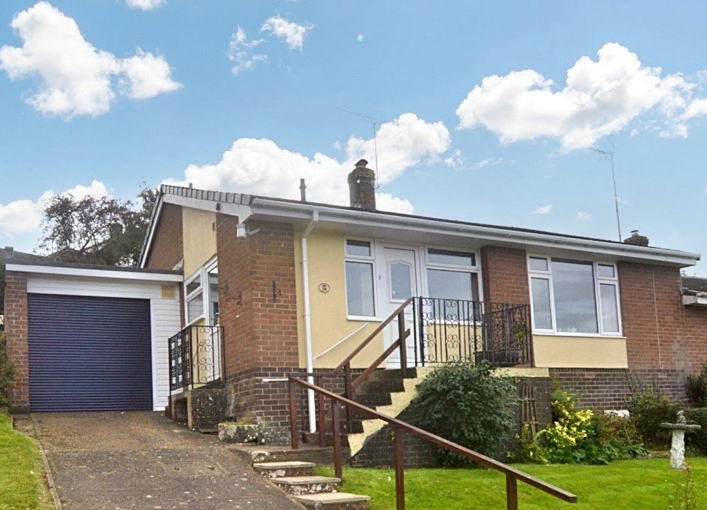 3 bed bungalow for sale in Westwood Close, Crediton, Devon EX17, £