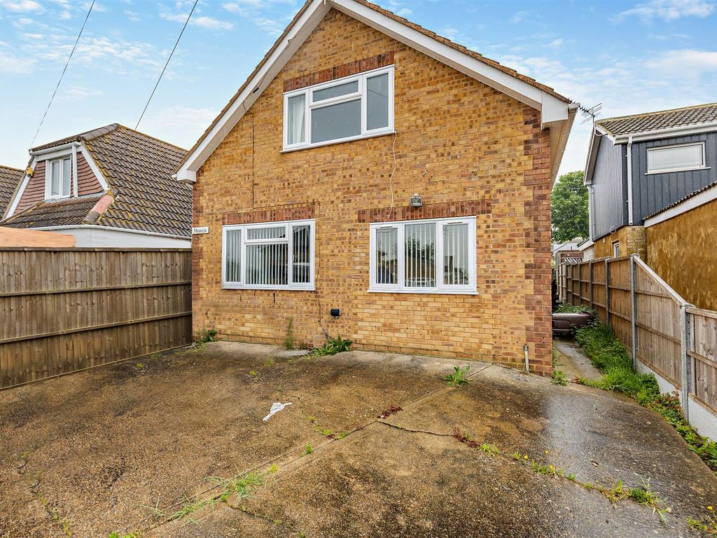 4 bed semidetached house for sale in Drake Avenue, Minster On Sea