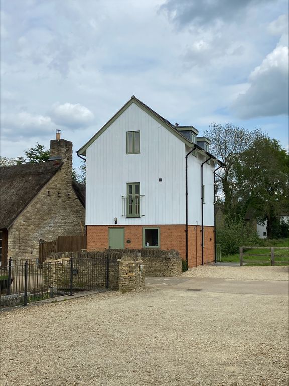 3 bed detached house for sale in Lower Mill Lane, Cirencester GL7, £