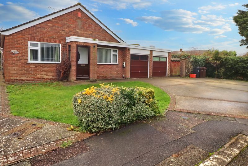 4 bed bungalow for sale in Fordwich Road, Brightlingsea CO7, £385,000