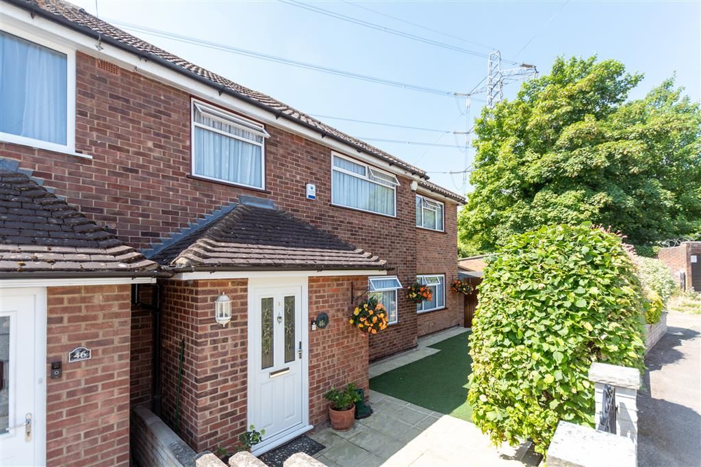4 bed semidetached house for sale in Barnes Cray Road, Crayford, Kent