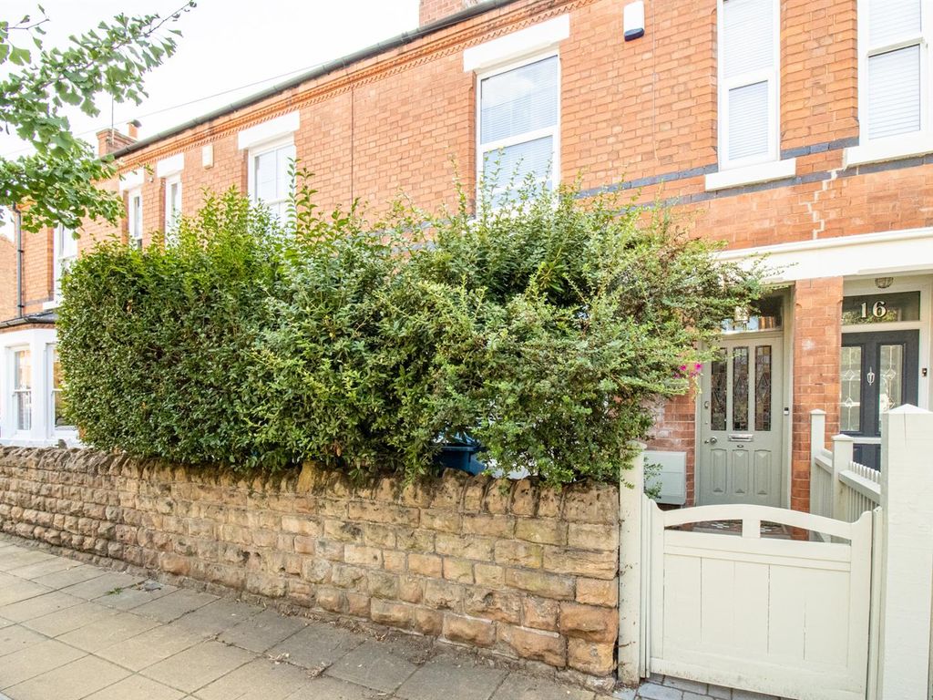 4 bed semidetached house to rent in Highfield Road, West Bridgford