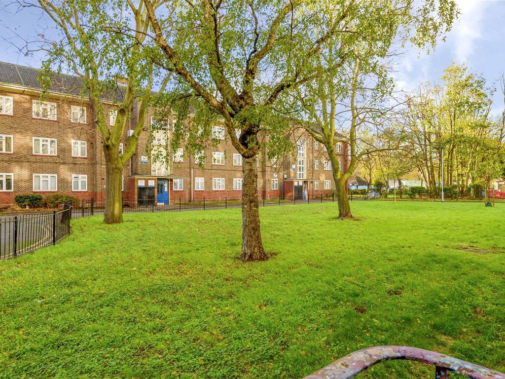 Howland Estate, London SE16  