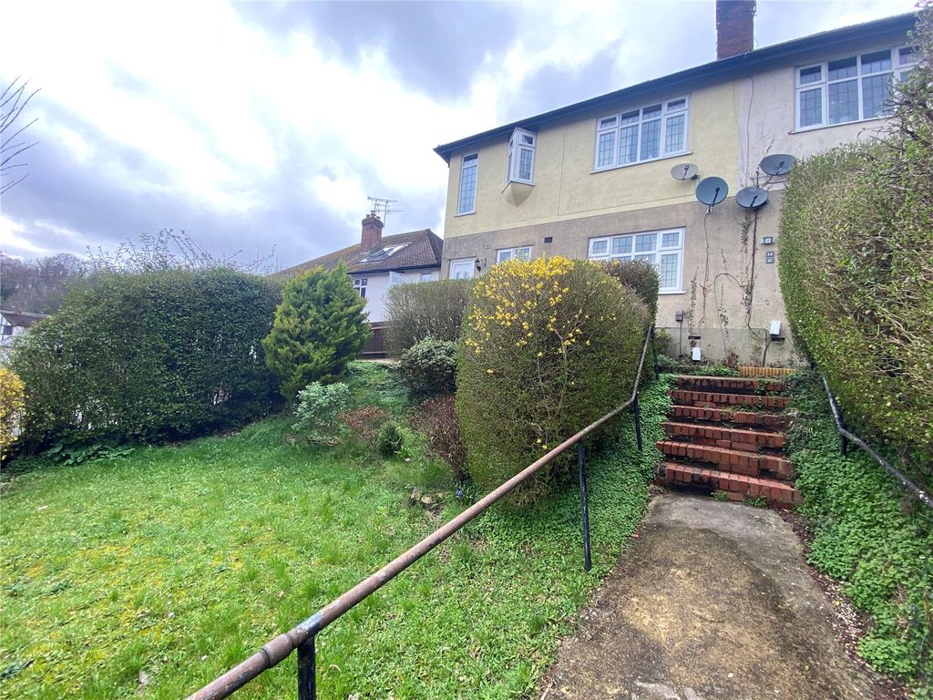 2 bed to rent in Crescent Road, Caterham, Surrey CR3 Zoopla