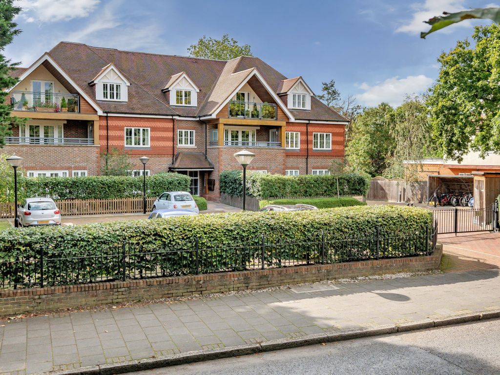 2 bed flat for sale in Bickley Road, Bromley, Kent BR1, £800,000 Zoopla