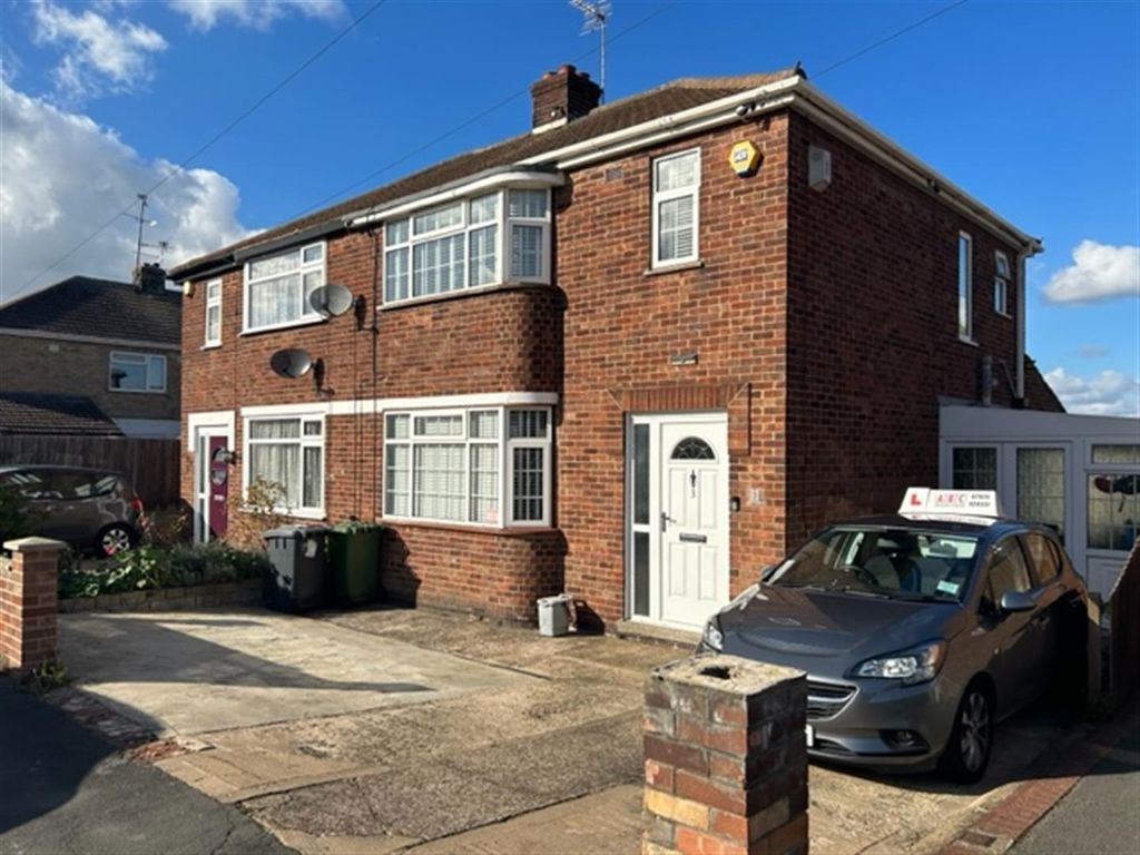 3 bed property to rent in Poulter Avenue, Stanground, Peterborough PE2