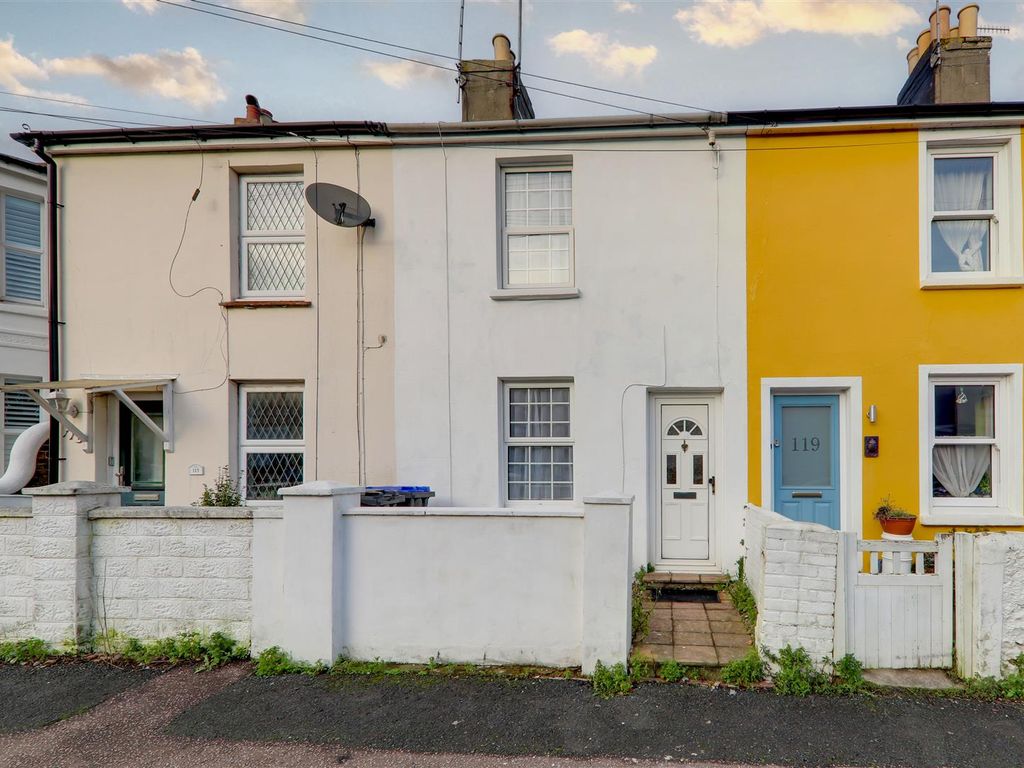 2 bed terraced house for sale in Southfield Road, Broadwater, Worthing