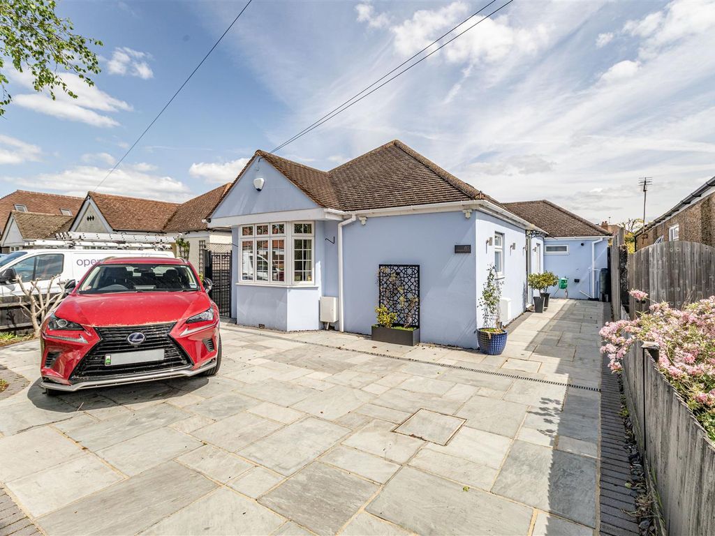 5 bed detached bungalow for sale in Farleigh Road, New Haw, Addlestone