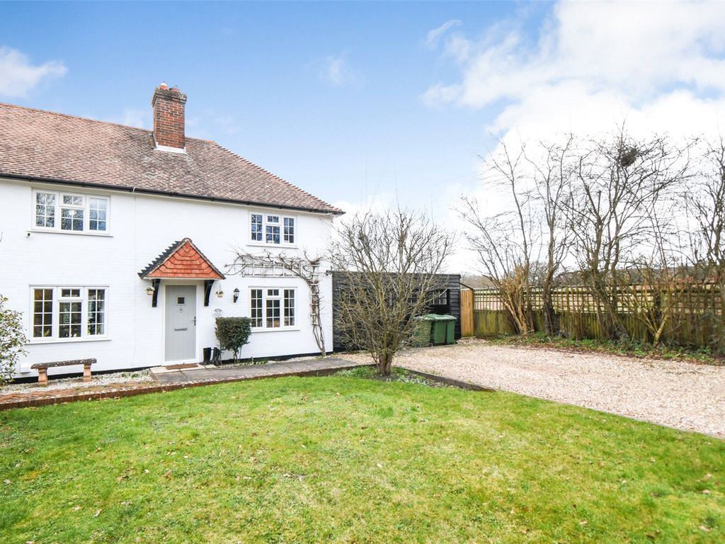 4 bed semidetached house for sale in Reading Road, Rotherwick, Hook