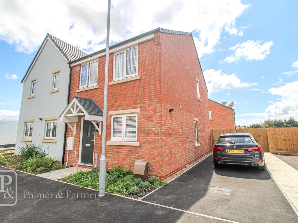 3 bed semidetached house for sale in Warner Drive, Walton On The Naze