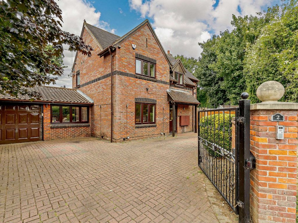 4 bed detached house for sale in Welsummer Way, Cheshunt, Hertfordshire EN8 Zoopla