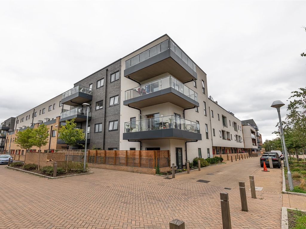 3 bed flat for sale in Thornbury Way, London E17 Zoopla