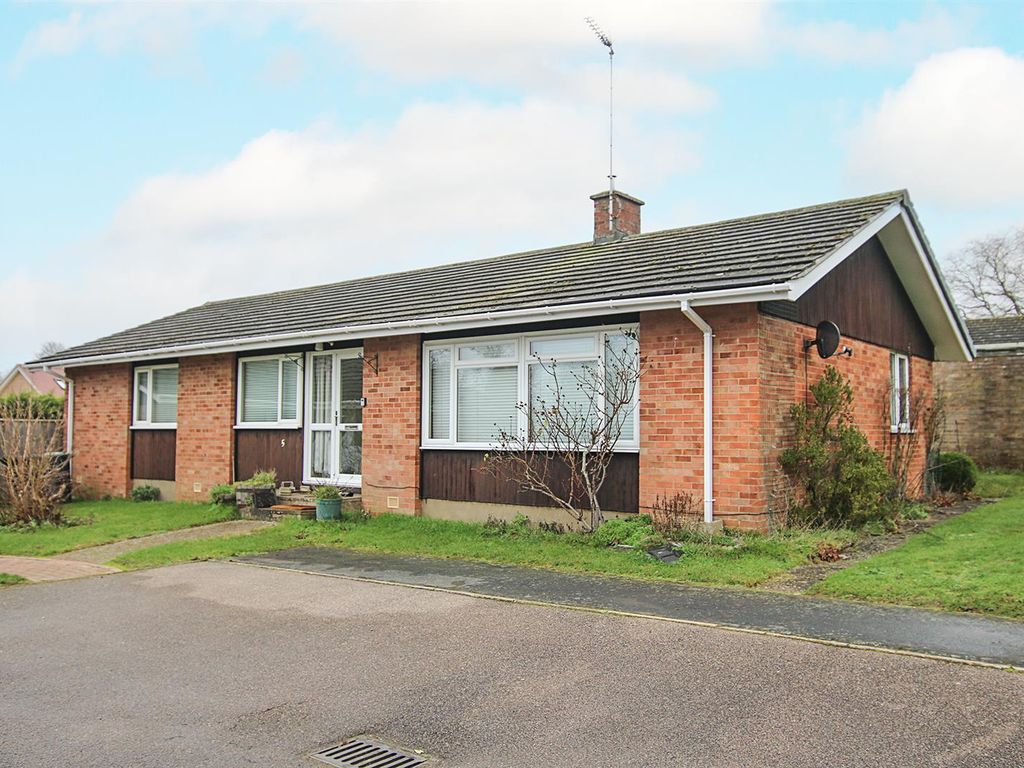 4 bed detached bungalow for sale in Holland Park, Cheveley, Newmarket