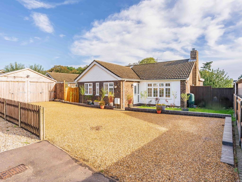 4 bed detached bungalow for sale in Armstrong Drive, Dereham NR19, £