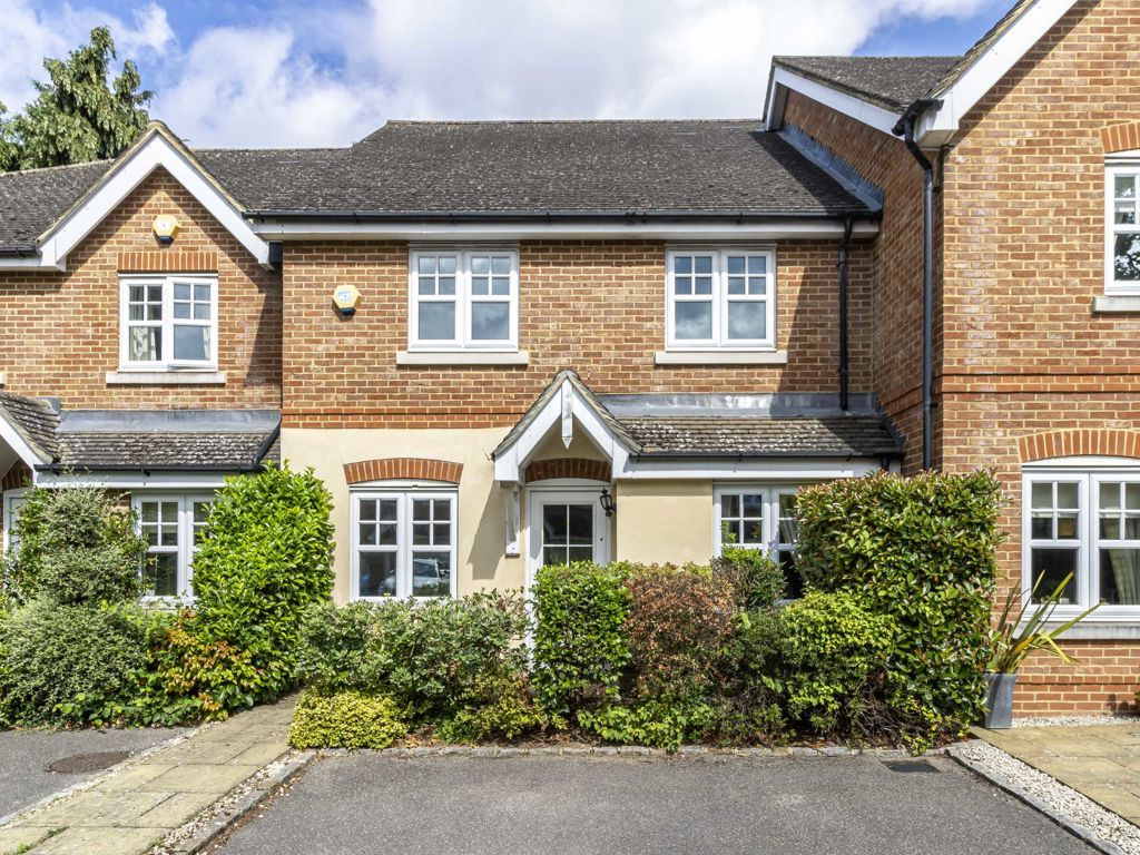 4 bed property to rent in Oakington Close, SunburyOnThames TW16 Zoopla