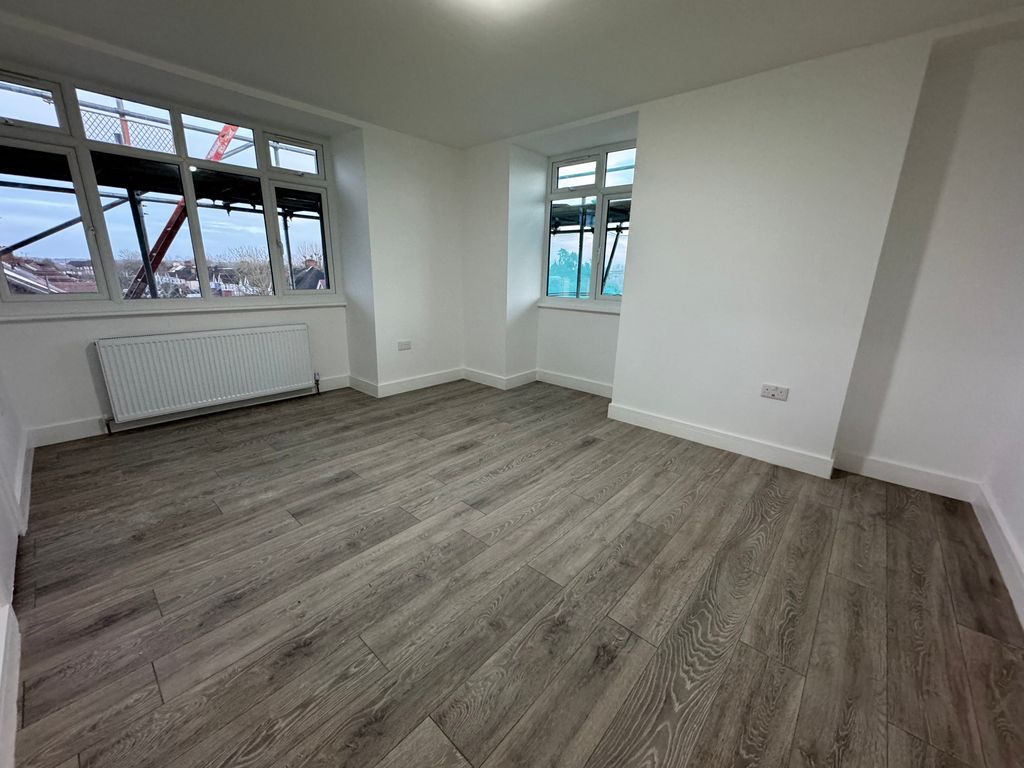 Studio to rent in Percy Road, Whitton, Twickenham TW2, £1,150 pcm Zoopla