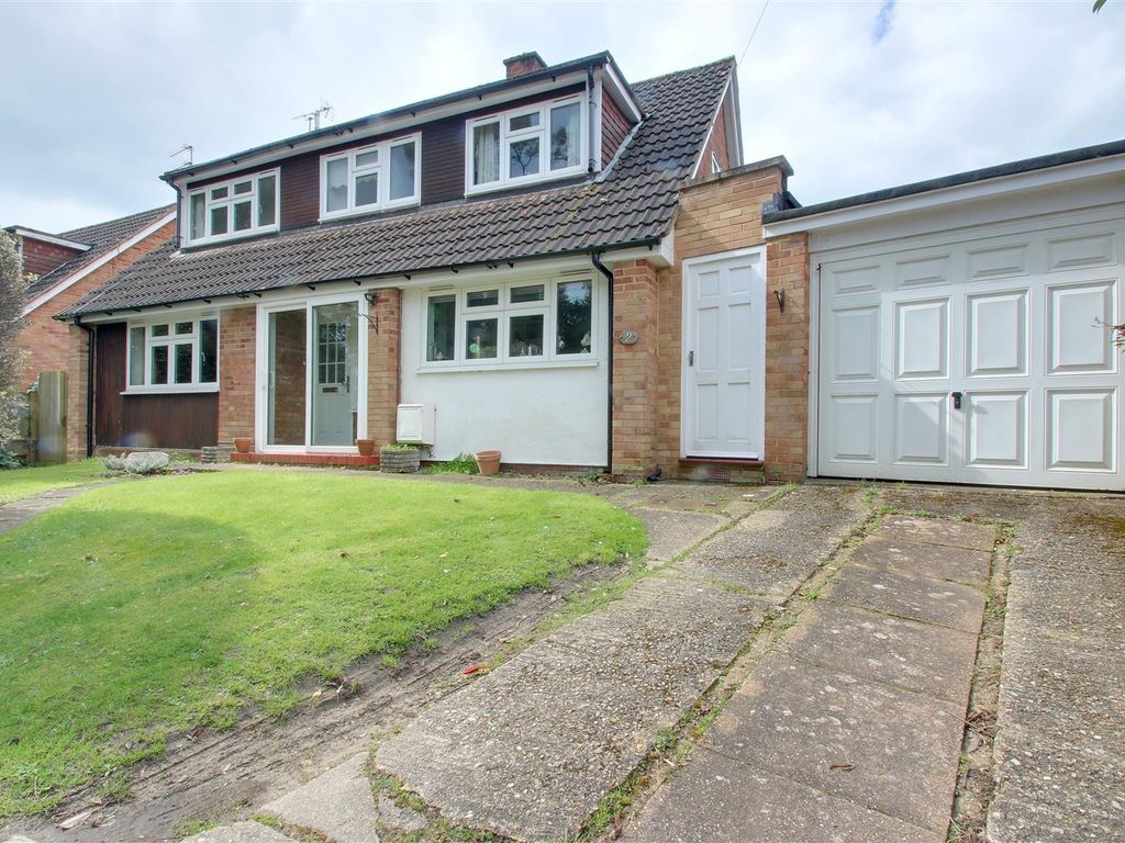 3 bed detached house to rent in Fisher Close, Kings Langley WD4 Zoopla