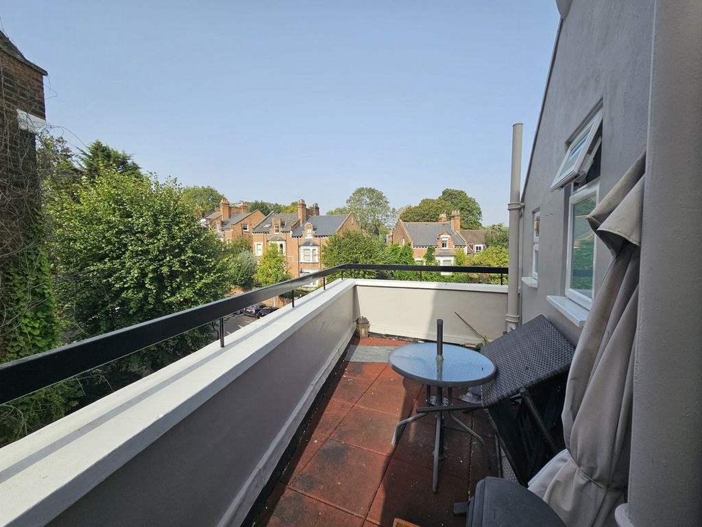 2 bed flat to rent in Cromwell Avenue, Highgate N6, £2,145 pcm Zoopla