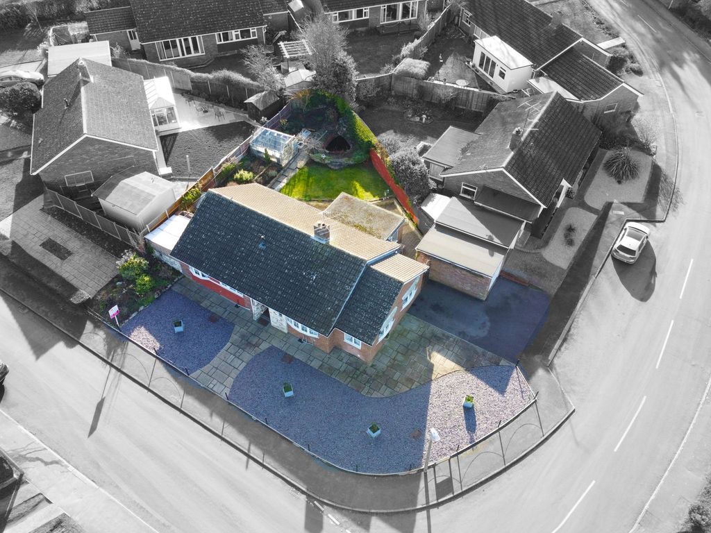 3 bed detached bungalow for sale in Poplar Drive, Royston SG8 Zoopla