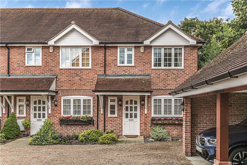 2 bed end terrace house for sale in Coldharbour Lane, Egham, Surrey