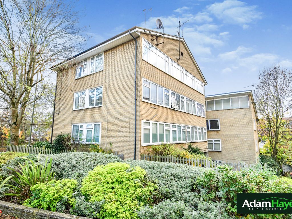 2 bed flat for sale in Cat Hill, East EN4 Zoopla