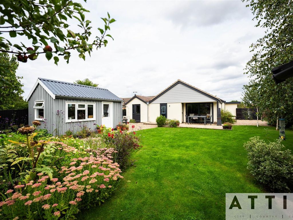 3 bed detached bungalow for sale in The Street, Rumburgh, Halesworth