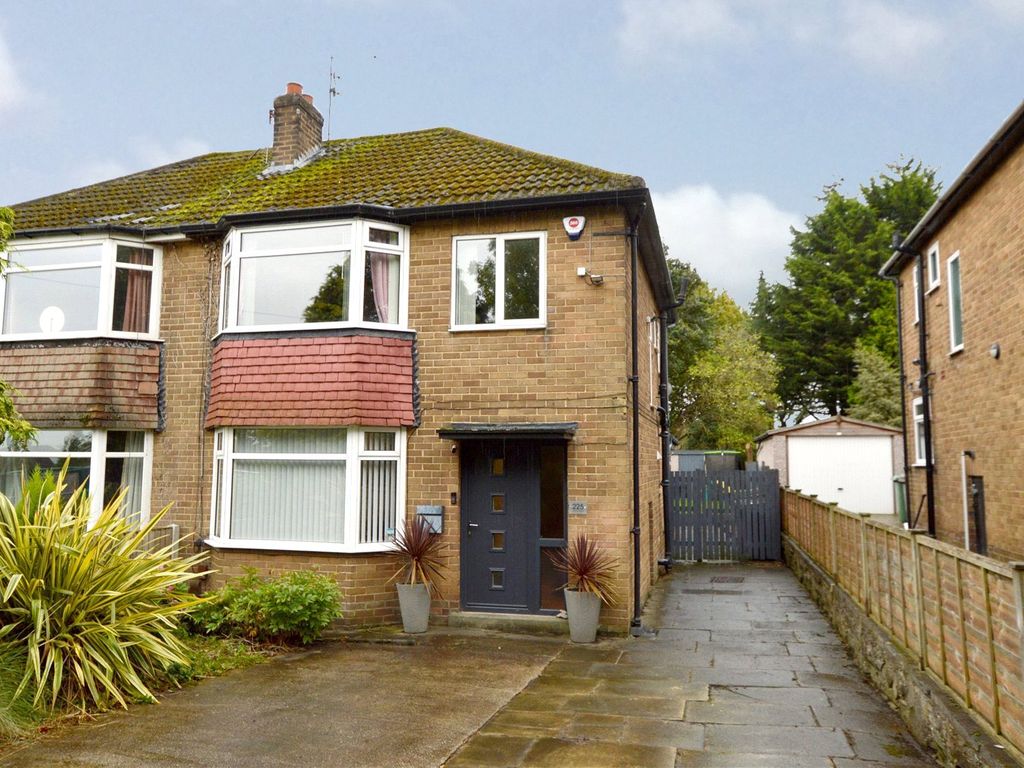 3 bed semidetached house for sale in Swinnow Road, Pudsey, West