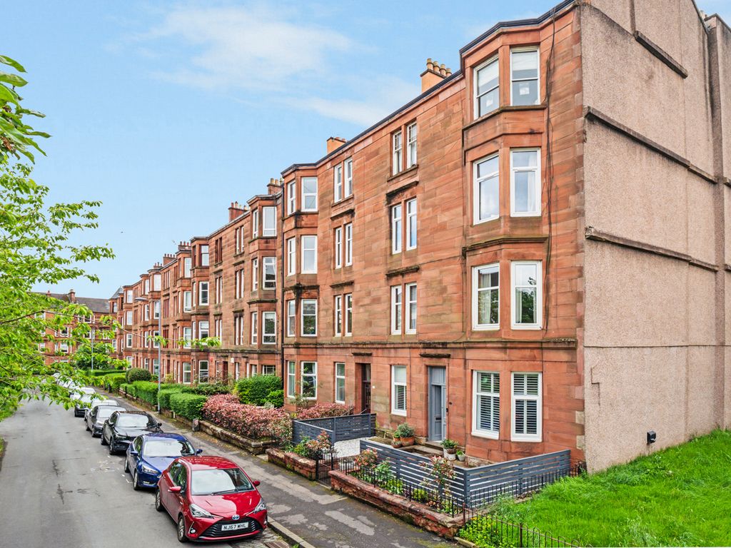 2 bed flat for sale in Thornwood Gardens, Glasgow G11, £215,000 Zoopla