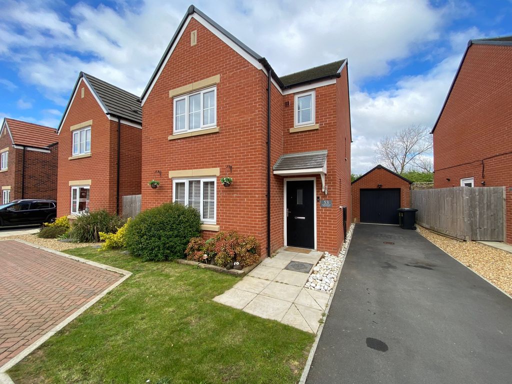 3 bed detached house for sale in Adlington Close, Peterborough PE7, £
