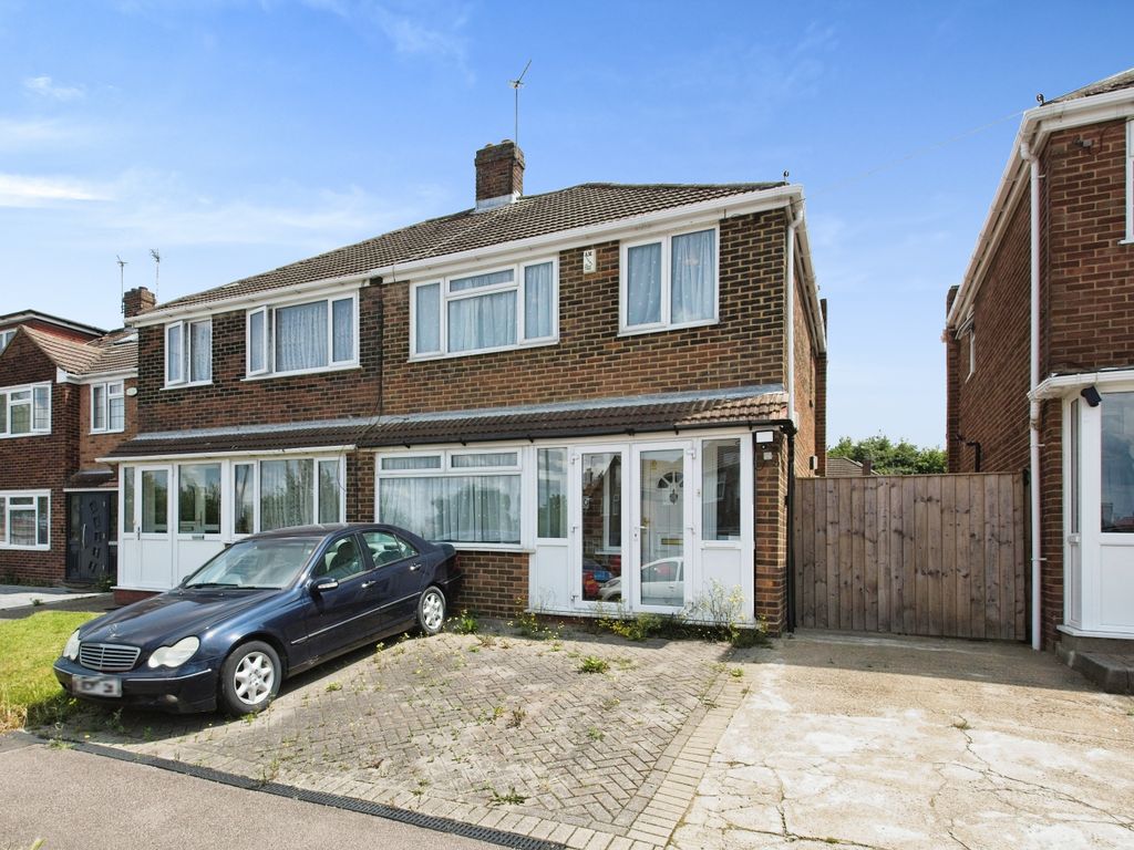 4 bed semidetached house for sale in Patterdale Road, Dartford DA2, £