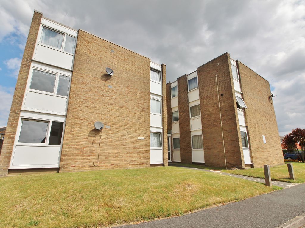 2 bed flat to rent in Watermead Road, Farlington, Portsmouth PO6, £995