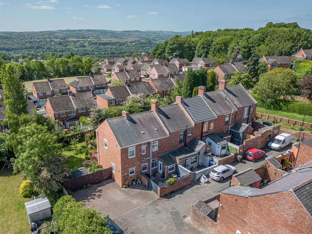 4 bed end terrace house for sale in Hexham Road, Throckley, Newcastle