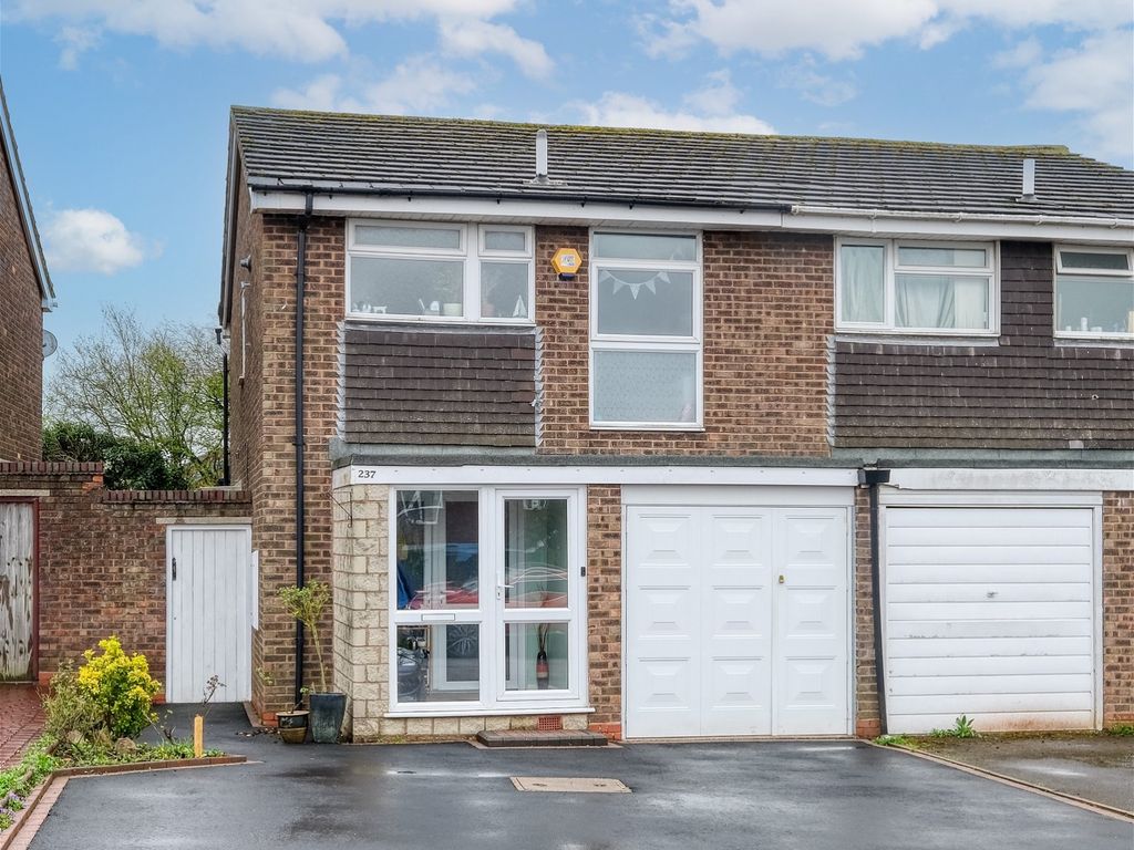 3 bed semidetached house for sale in Pennine Road, Bromsgrove B61, £