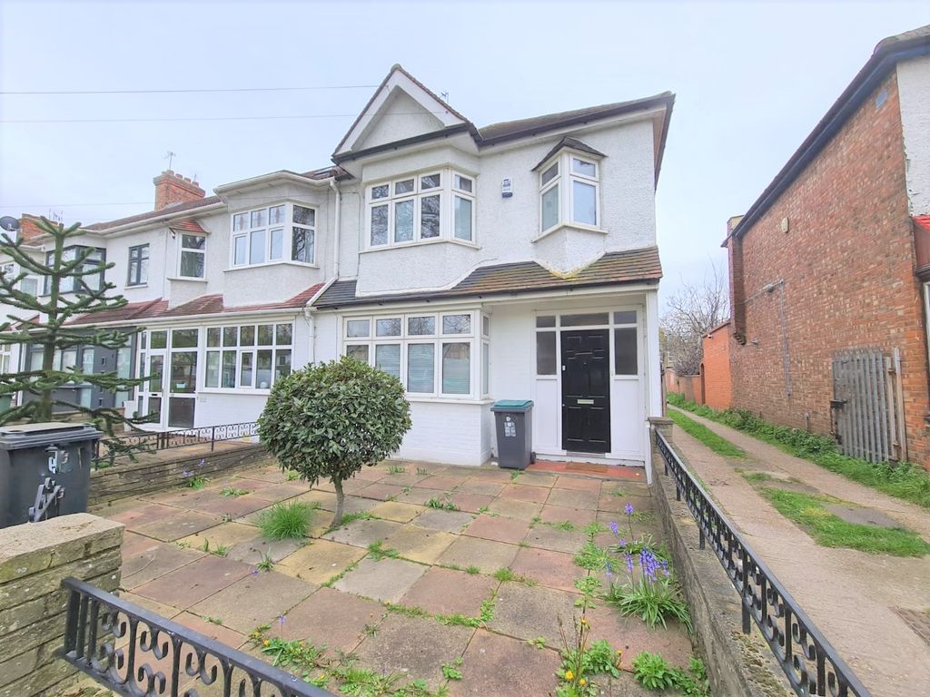 4 bed end terrace house to rent in Downhills Way, London N17 Zoopla