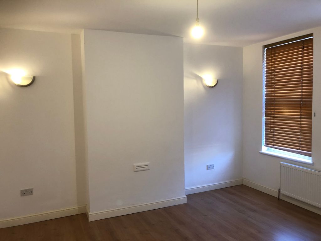 2 bed flat to rent in Streatham High Road, London, Streatham SW16 Zoopla