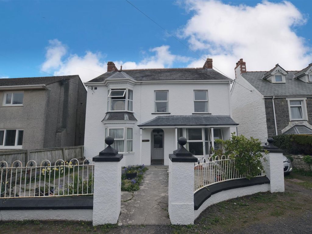 7 bed detached house for sale in Pendine, Carmarthen SA33, £325,000