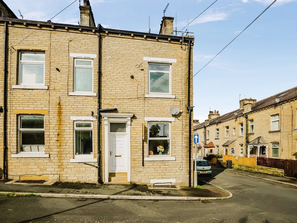 2 bed end terrace house for sale in East Park Road, Halifax HX3, £