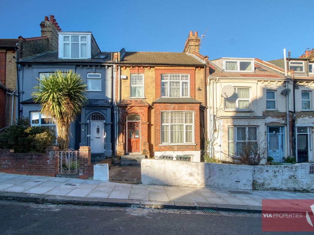 5 bed terraced house for sale in Cavendish Road, London N4, £760,000