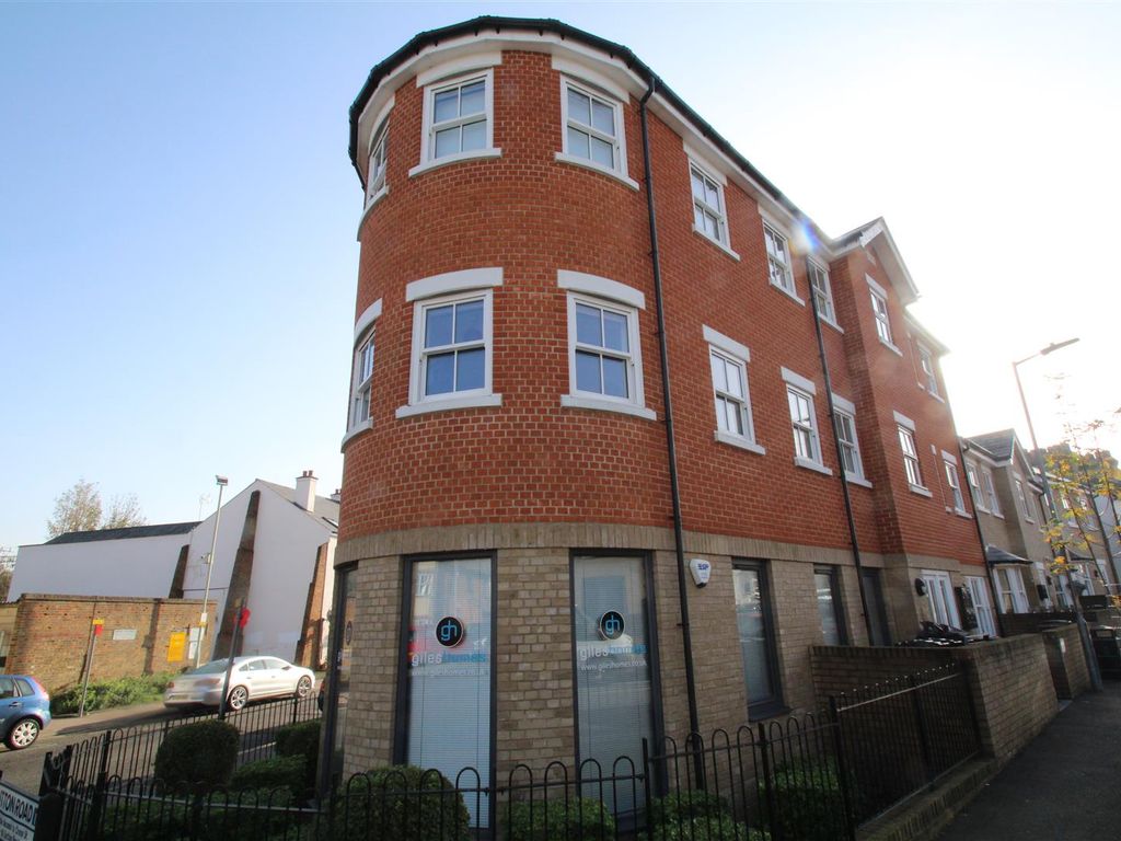 1 bed flat to rent in Sutton Road, Watford WD17, £1,300 pcm Zoopla