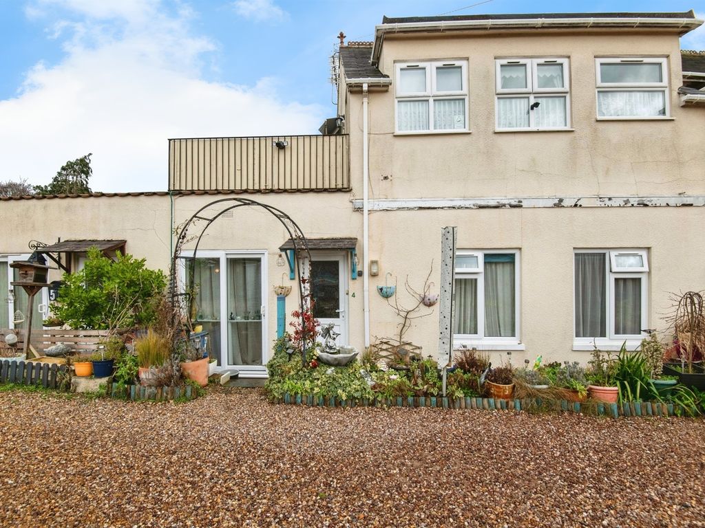 2 bed flat for sale in Village Road, Exmouth EX8, £180,000