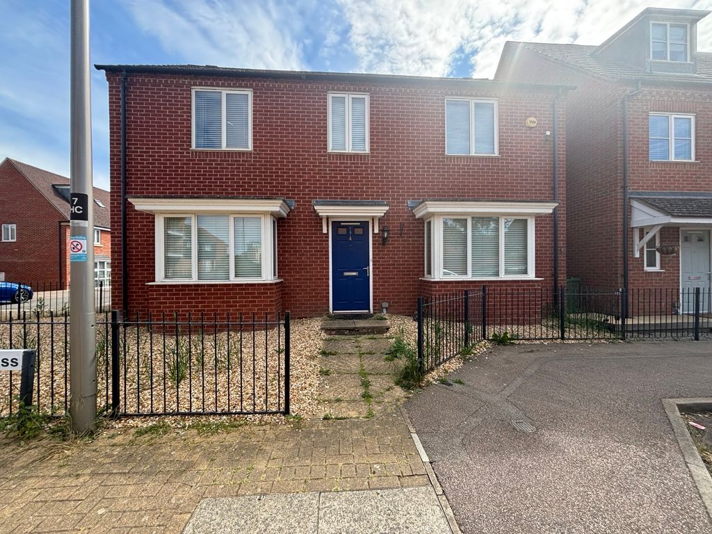 5 bed detached house to rent in Harmans Cross, Broughton, Milton Keynes