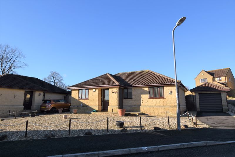 2 bed detached bungalow for sale in Sunnymead, Midsomer Norton