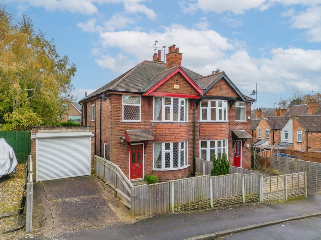 3 bed semidetached house for sale in Furlong Avenue, Arnold