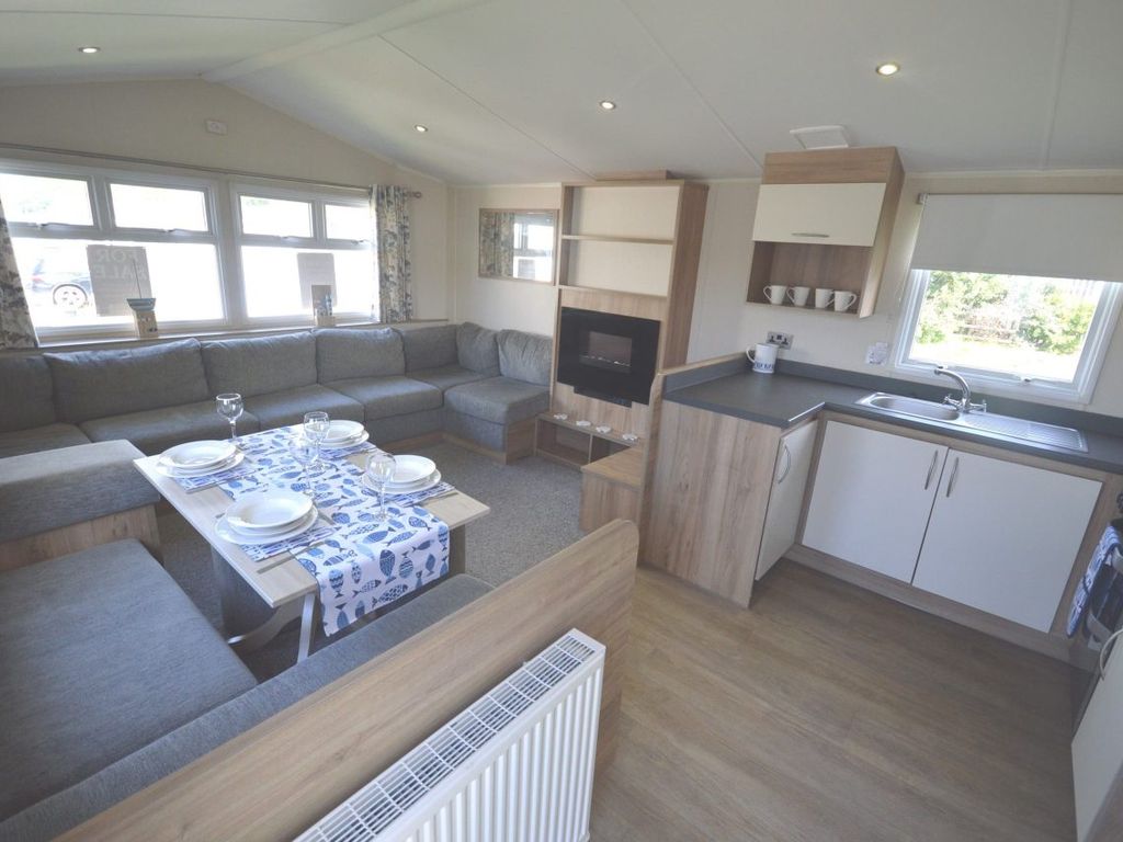 3 bed property for sale in Dymchurch Road, New Romney TN28, £49,995