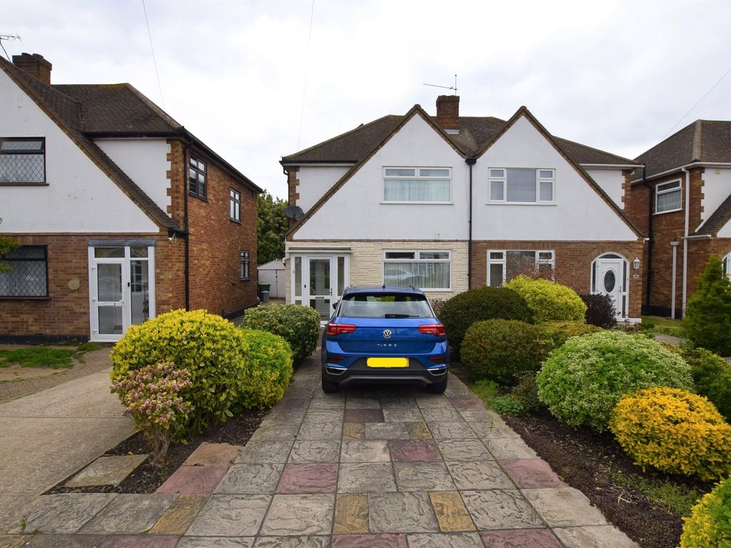 3 bed semidetached house for sale in Beaufort Close, Romford RM7, £