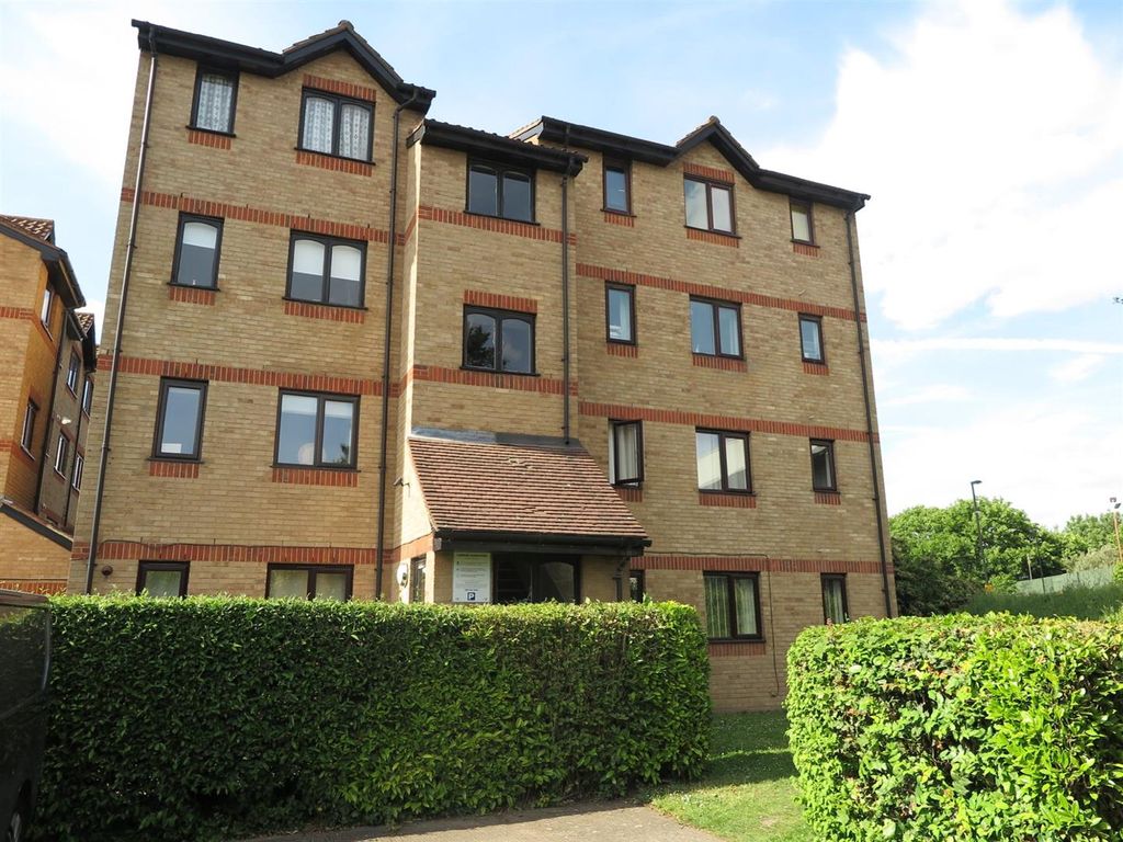 Studio to rent in Heywood House, Myers Lane, New Cross SE14, £1,050 pcm Zoopla