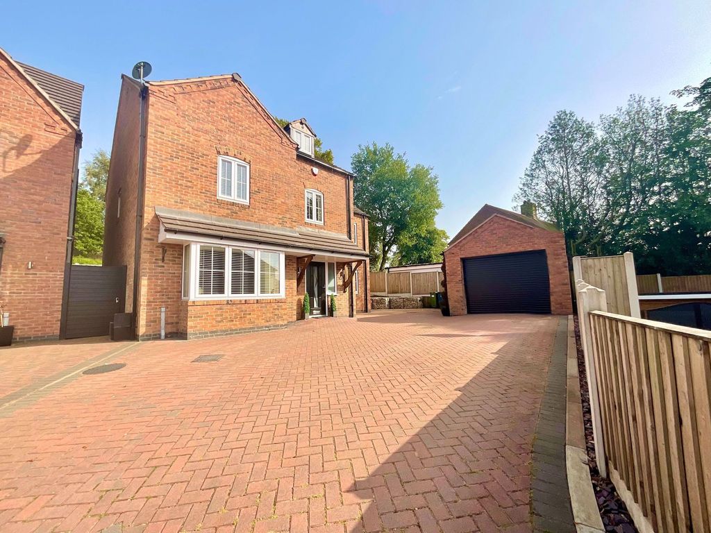 5 bed detached house for sale in Stone Road, Rough Close ST3, £475,000