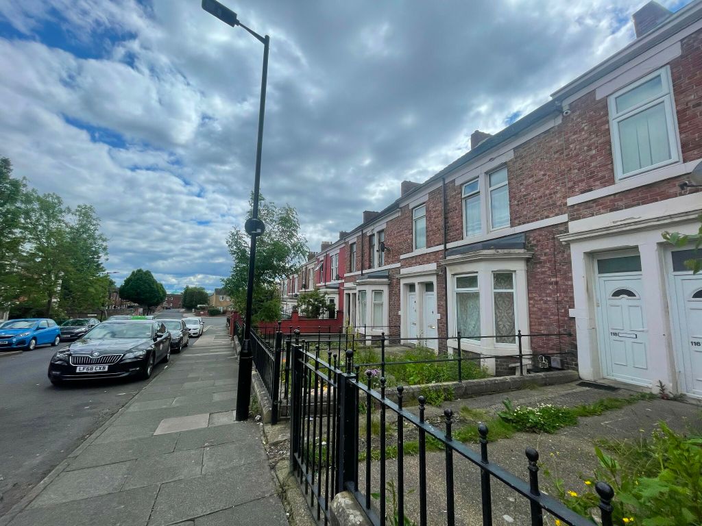 3 bed flat to rent in Hartington Street, Newcastle Upon Tyne NE4, £900