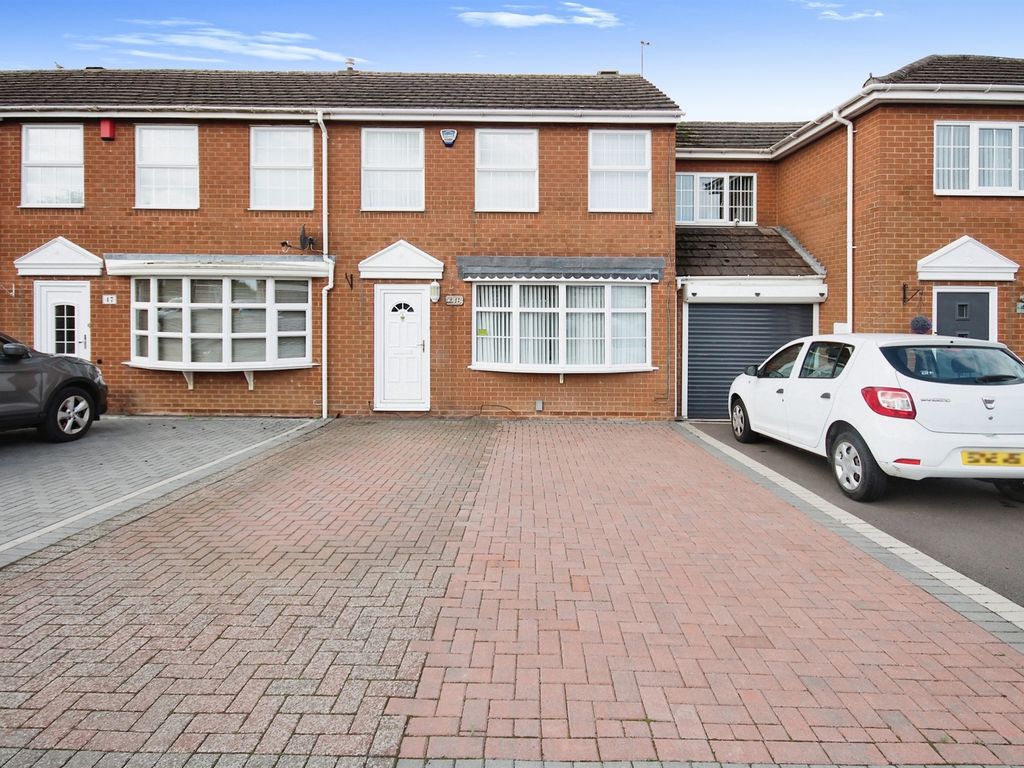 3 bed end terrace house for sale in Charnwood Way, Leamington Spa CV32