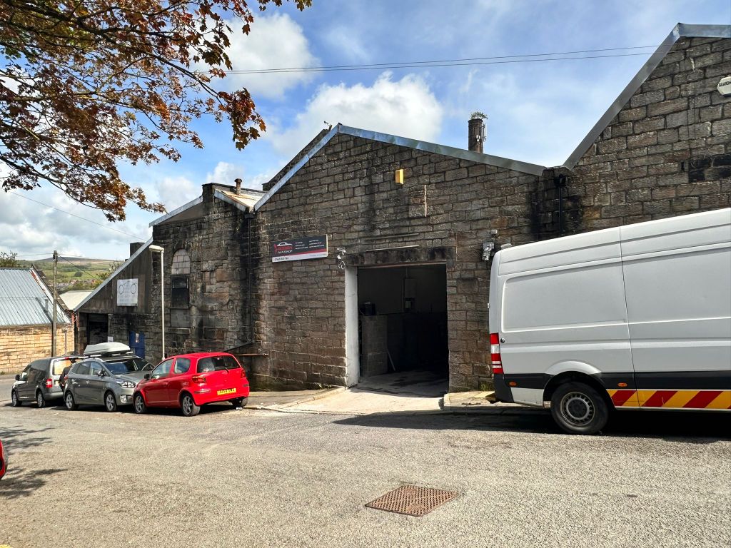 Light industrial to let in Abraham Street, Accrington BB5, £11,700 pa